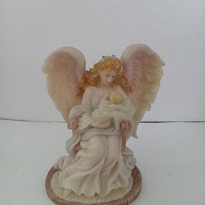 Seraphim angel figurine, Seraphim Classics Hannah, "Always Near" 1997 #78087.